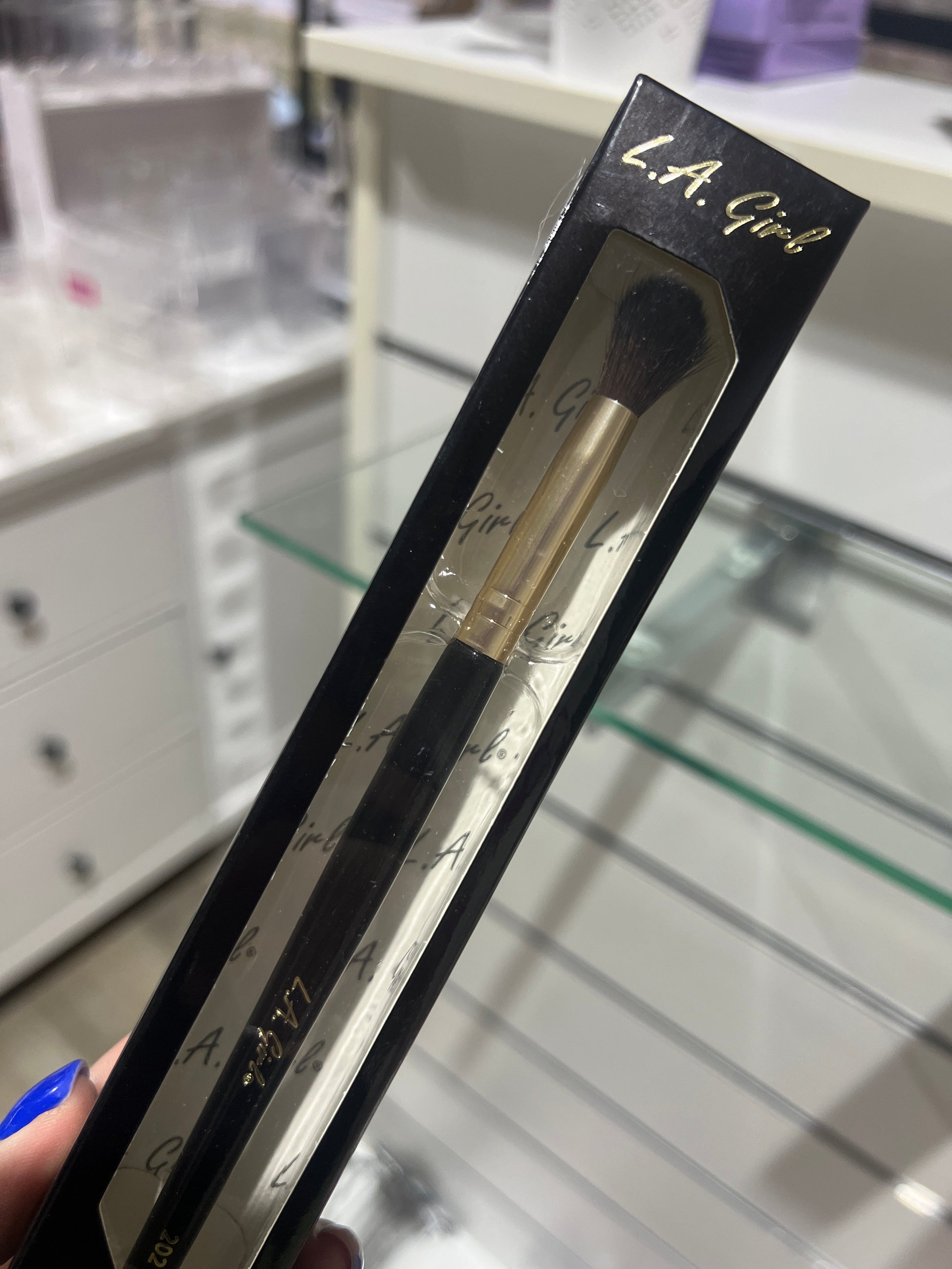 L.A. Girl Tapered Blending Brush 202