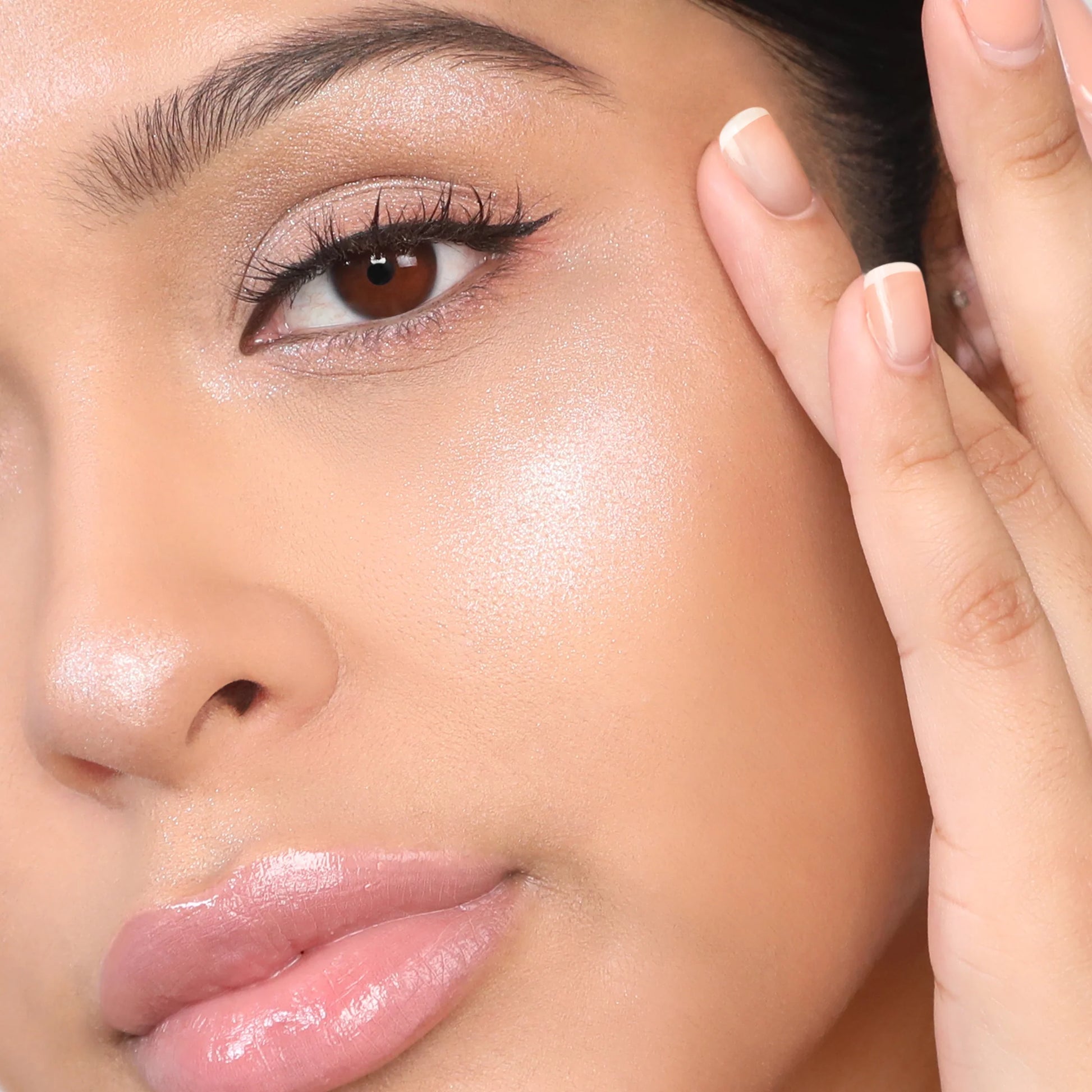 MOIRA Dreamlight Highlighter Balm